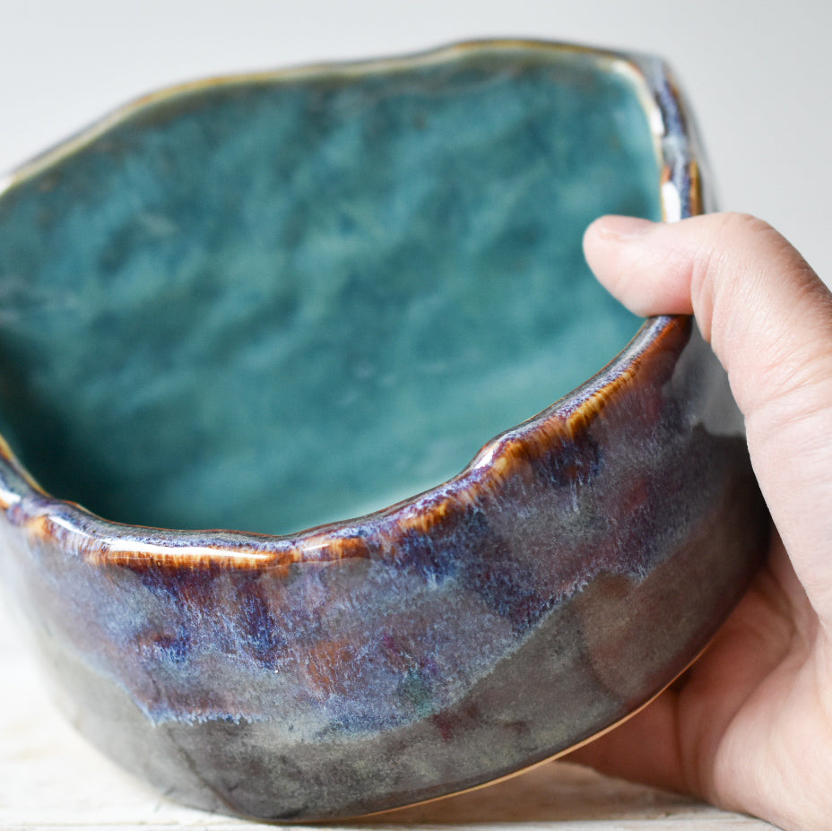 Bowl with flat back